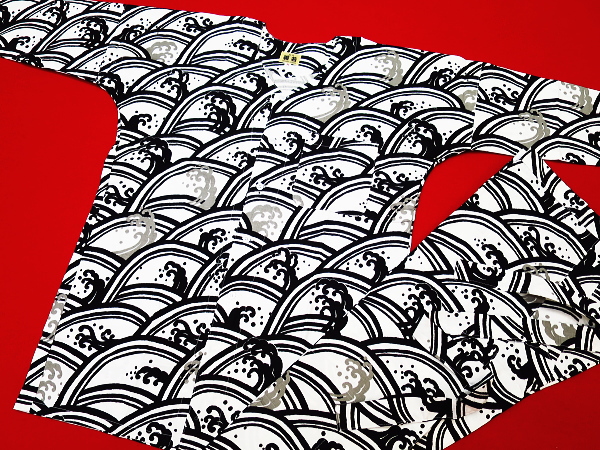 青海波に波濤（白黒）巾広サイズ（３Ｌ） 大人鯉口シャツ単品