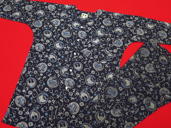 鶴亀と唐草（紺）巾広サイズ（３Ｌ） 大人鯉口シャツ単品
