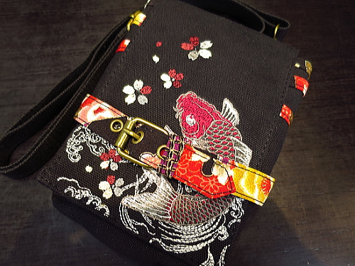 「鯉と桜吹雪・刺繍」 和柄チョークバッグ（シザーバッグ）