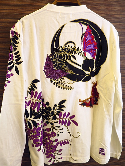 金彩藤に蝶刺繍（白）和柄長袖Ｔシャツ  Ｍサイズ