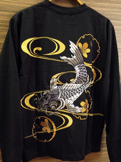 桜家紋鯉刺繍（黒）ＸＸＬサイズ 和柄長袖Ｔシャツ 絡繰魂 
