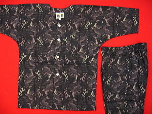 鯉づくし（黒）２号サイズ（１００）子供鯉口シャツ上下組