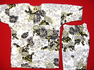 金彩唐獅子牡丹と桜吹雪（白）４号サイズ（１２０）子供鯉口シャツ上下組